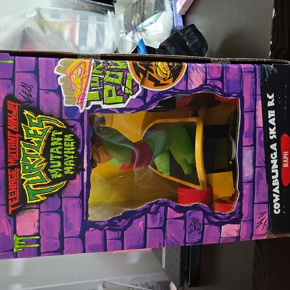 Teenage Mutant Ninja Turtles Cowabunga Skate RC - Raph - Picture 2 of 6